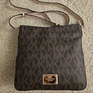 Used Michael Kors Jet Set Travel Large Messenger Crossbody-Brown